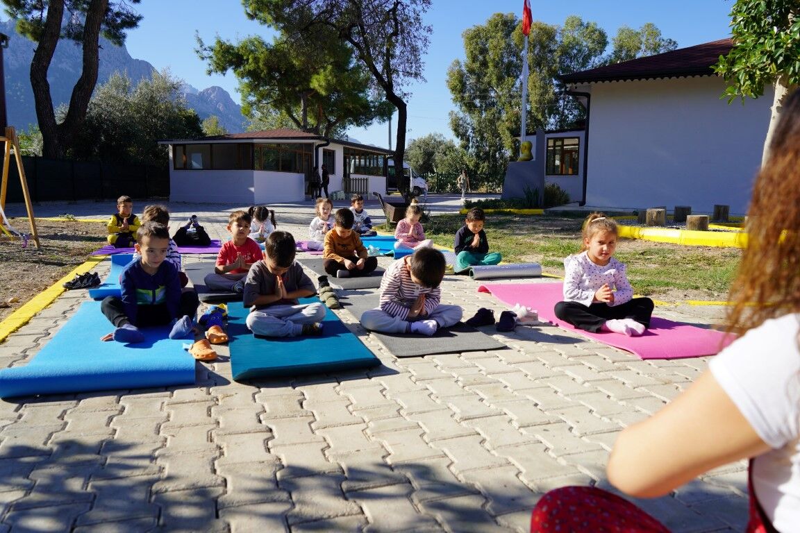 Doğa Çocuk Ensti̇tüsü’nde Hem Öğreni̇yor Hem De Eğleni̇yorlar (7)