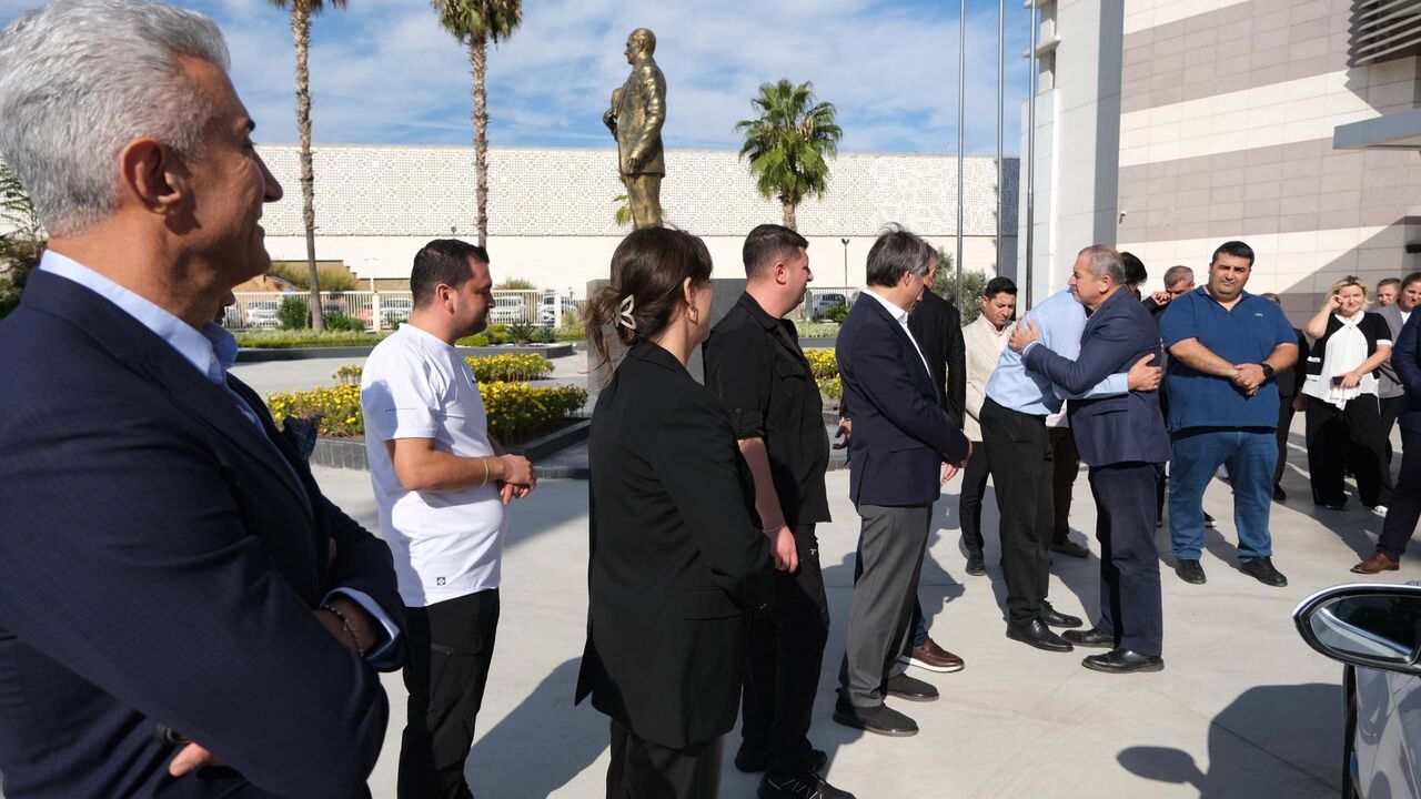 Emekliye Ayrilan Kurta Alkislarla Veda 964824 286534 (1)