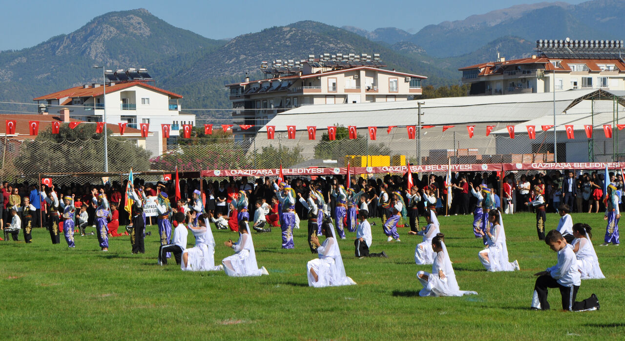 G A Z I P A S A D A C U M H U R I Y E T B A Y R A M I C O S K U Y L A 988755 293455