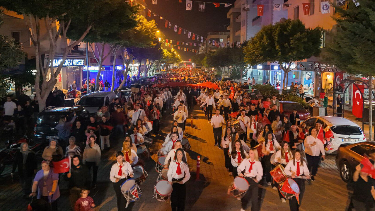 G E L I N L I K V E D A M A T L I K L A C U M H U R I Y E T K U T L A M 989768 293688