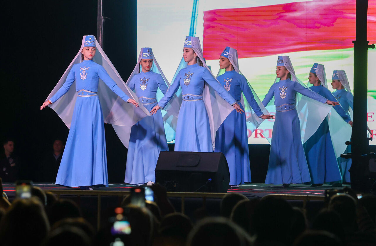 H A L K D A N S L A R I F E S T I V A L I B A S L A D I 957897 284483