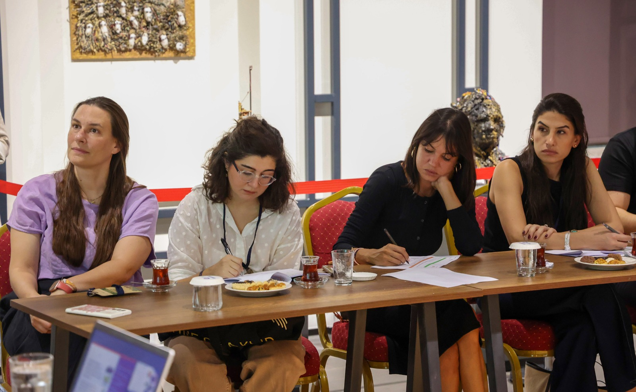 I K L I M D E G I S I K L I G I N D E B U Y U K S E H I R G I Z I S 971871 288599