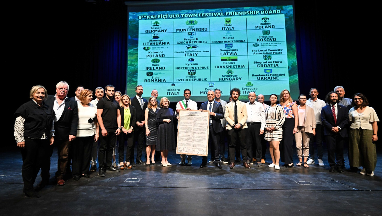 K A L E I C I O L D T O W N F E S T I V A L I N D E K U L T U R M O 953122 282955