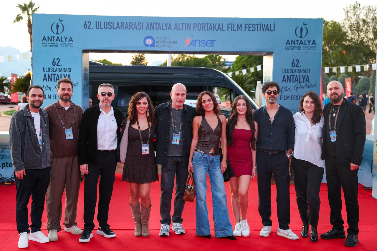 K E S I L M I S B I R A G A C G I B I V E N O I R F I L M L 991053 294042