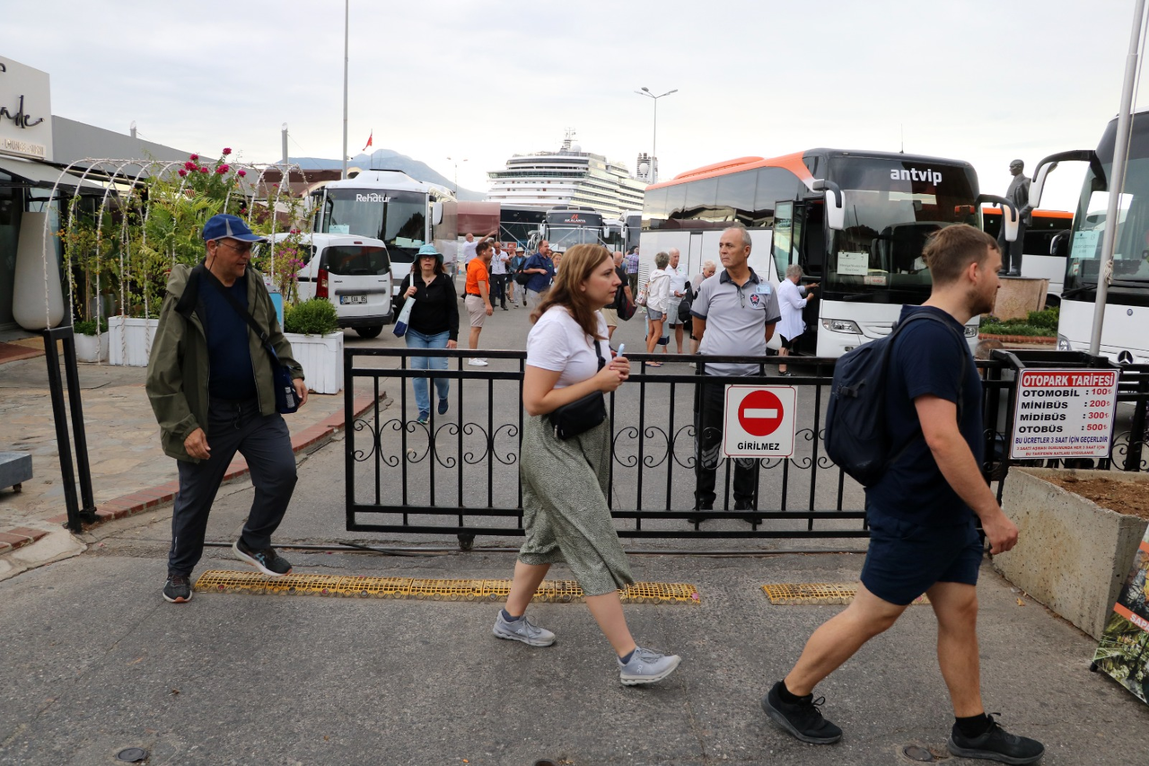 K R U V A Z I Y E R L E 1878 T U R I S T A L A N Y A Y A G E L D I 951575 282514