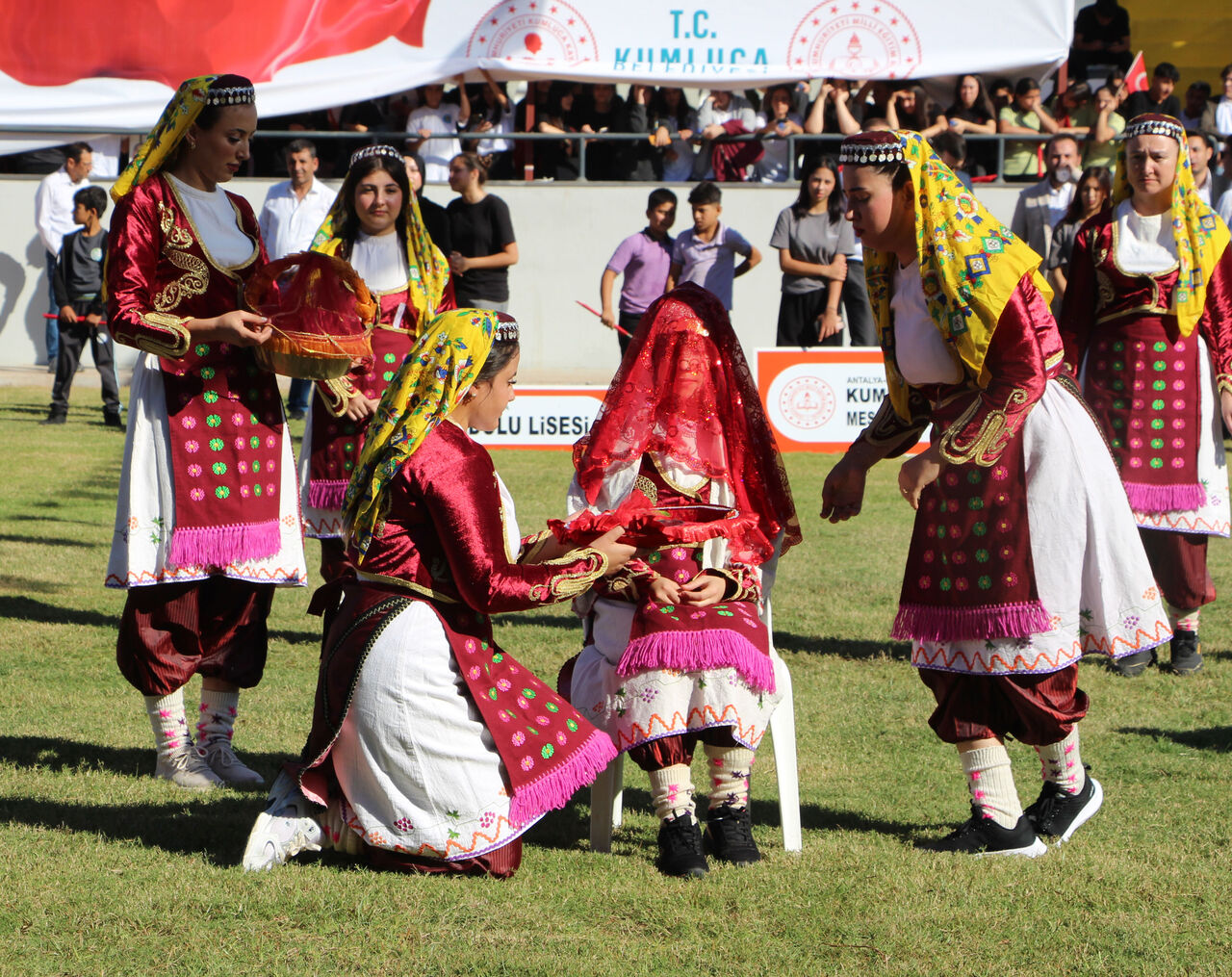 K U M L U C A D A C U M H U R I Y E T B A Y R A M I E T K I N L I K L E 989111 293538