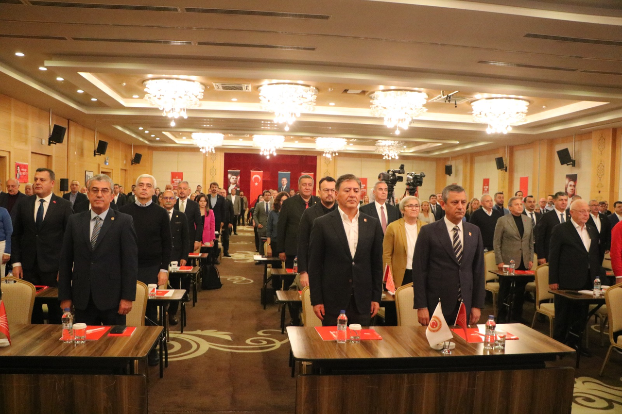 O Z G U R O Z E L A N K E T L E R D E B I R I N C I P A R T I Y I Z 946499 281111