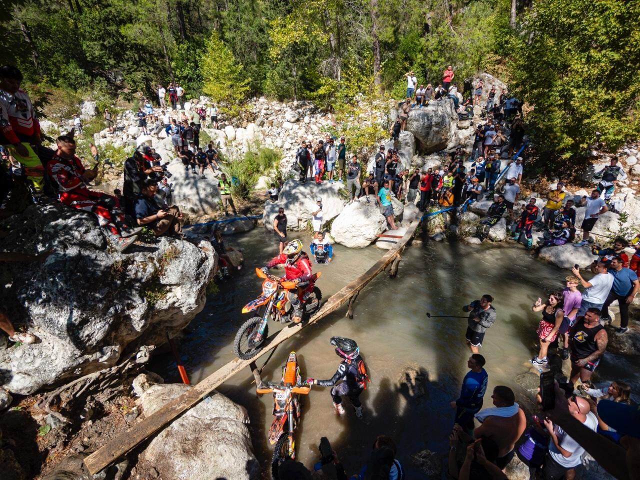 S E A T O S K Y E N D U R O M O T O S I K L E T Y A R I S I’ N I N 957194 284260