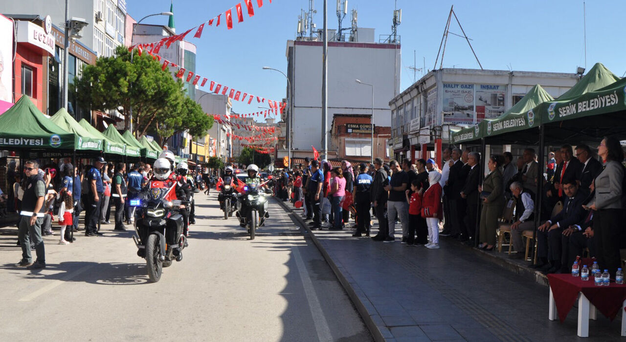 S E R I K T E C O S K U L U C U M H U R I Y E T K U T L A M A S I 988815 293471