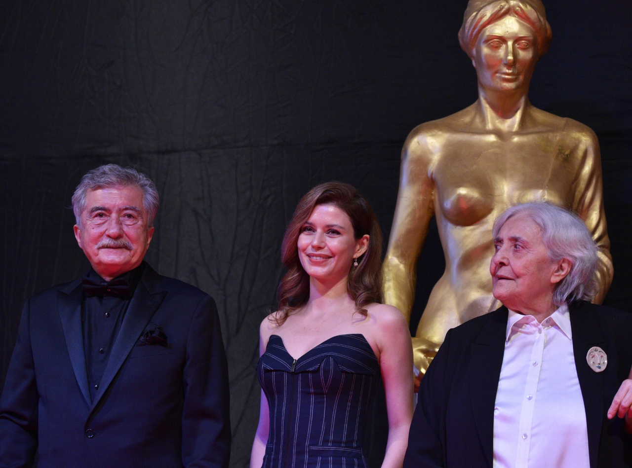 A L T I N P O R T A K A L I N K I R M I Z I H A L I S I N D A S I K 994777 295129-1