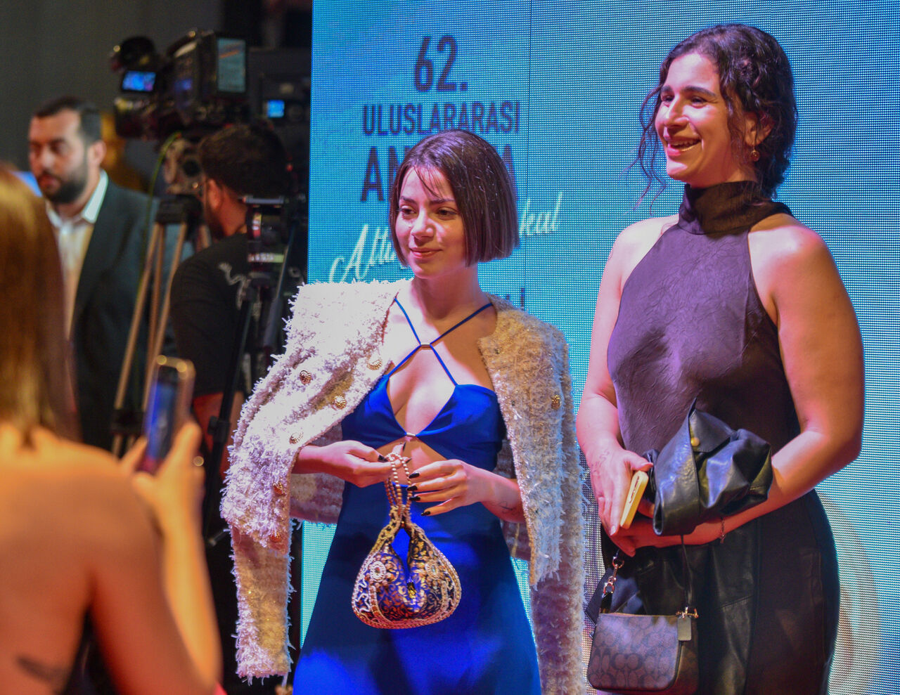 A L T I N P O R T A K A L I N K I R M I Z I H A L I S I N D A S I K 994780 295129