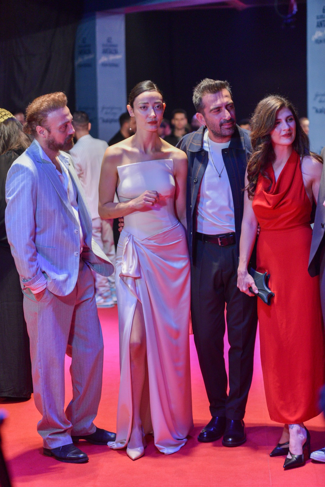 A L T I N P O R T A K A L I N K I R M I Z I H A L I S I N D A S I K 994782 295129