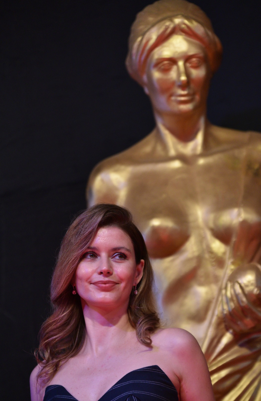 A L T I N P O R T A K A L I N K I R M I Z I H A L I S I N D A S I K 994784 295129