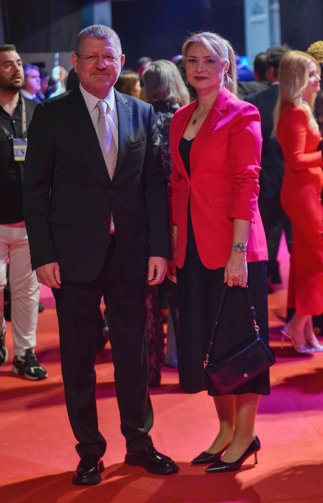 A L T I N P O R T A K A L I N K I R M I Z I H A L I S I N D A S I K 994785 295129