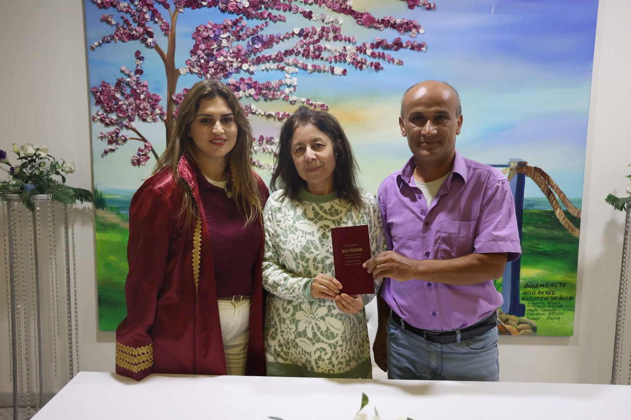 A N T A L Y A D A A N L A M L I T A R I H T E I K I O Z E L N I K A 1010906 299857