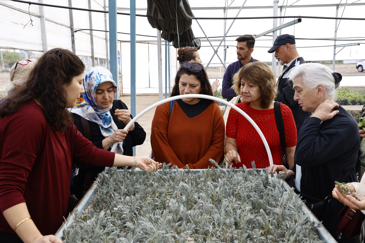 A T A S E M K U R S I Y E R L E R I N E T A R I M K A M P U S U N D E U 1011984 300216