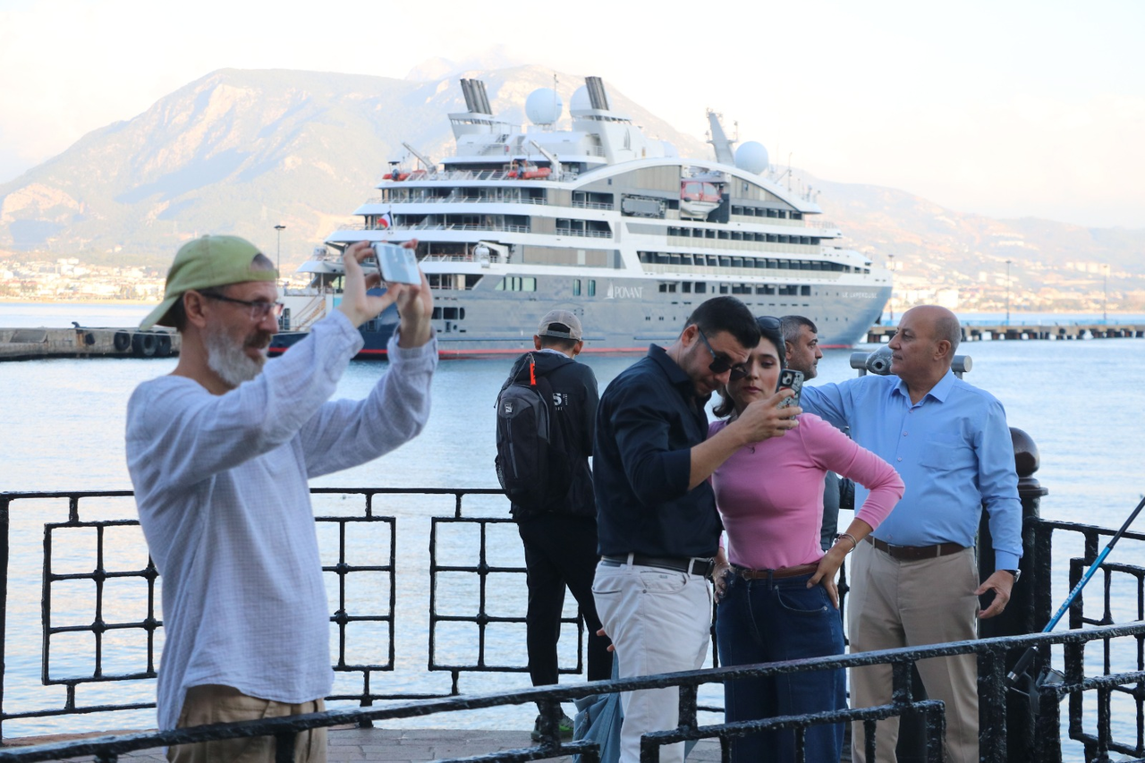 F R A N S I Z T U R I S T L E R L U K S Y O L C U G E M I S I I L E 1006526 298612