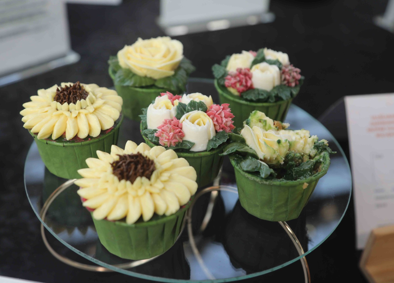 G E L E C E G I N S E F L E R I G A S T R O N O M I K A R I Y E R L E R 1030333 305697