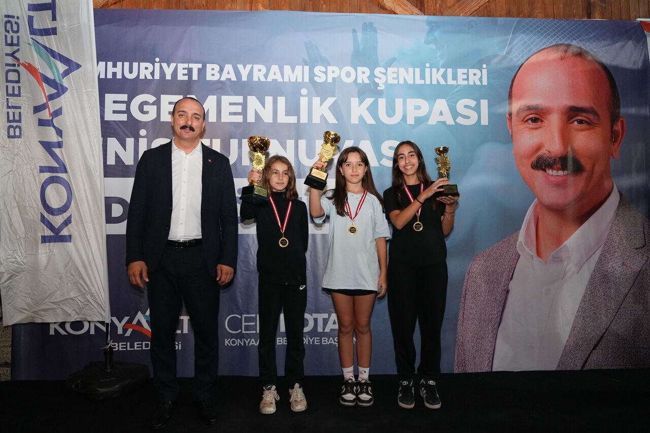 Genç Raketler Madalyalarini Başkan Kotan’dan Aldi (2)