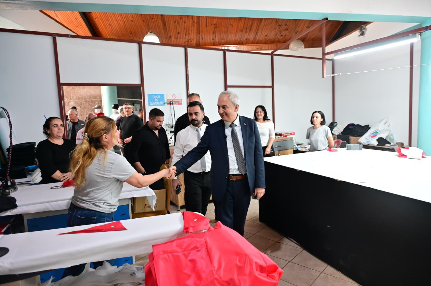 K O C A G O Z K A D I N E M E G I Y L E B U Y U Y E N T E K S T I L 1035761 307386