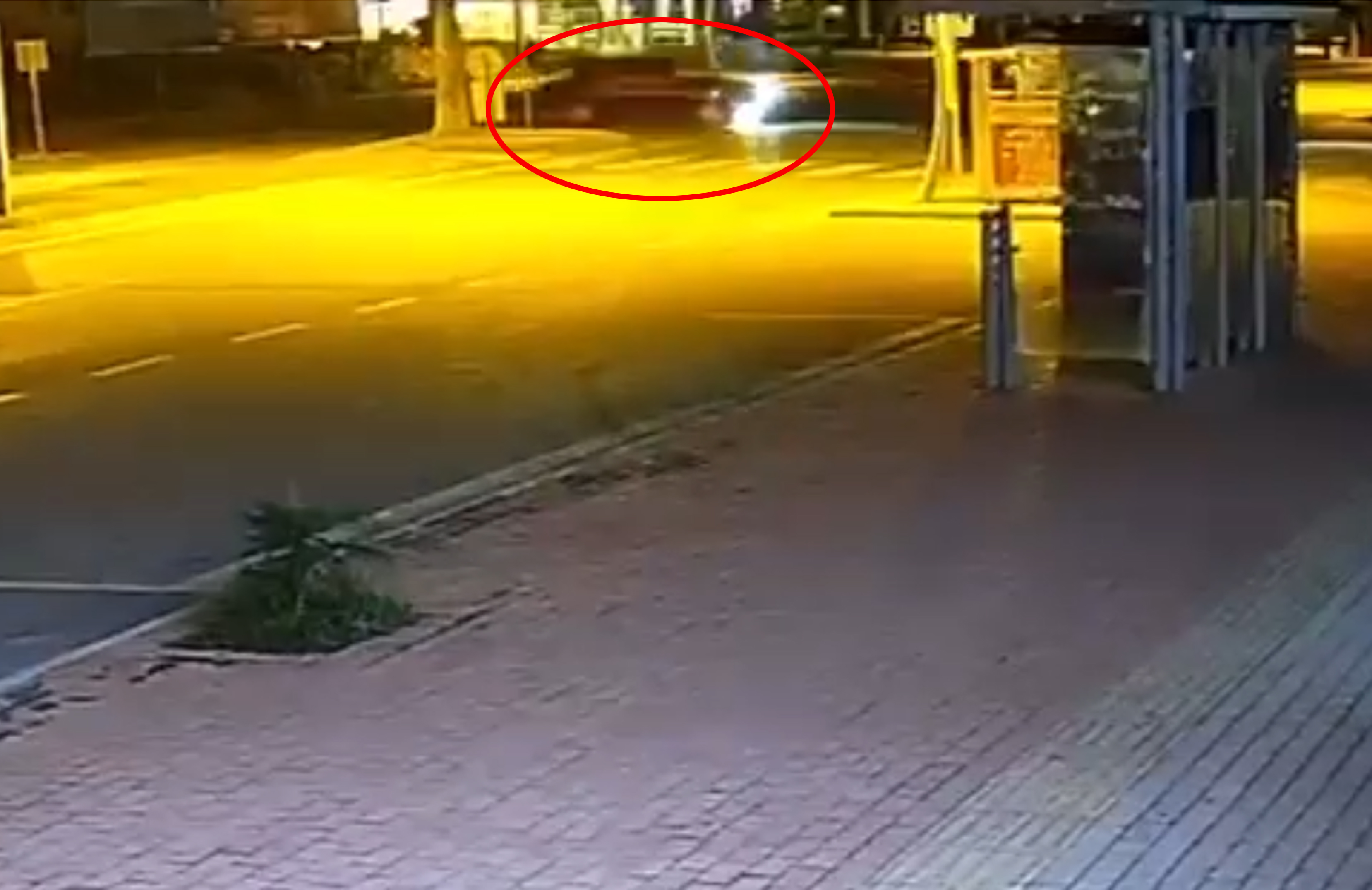 O T O M O B I L I N C A R P T I G I M O T O S I K L E T L I H A Y A T I N 1019232 302395