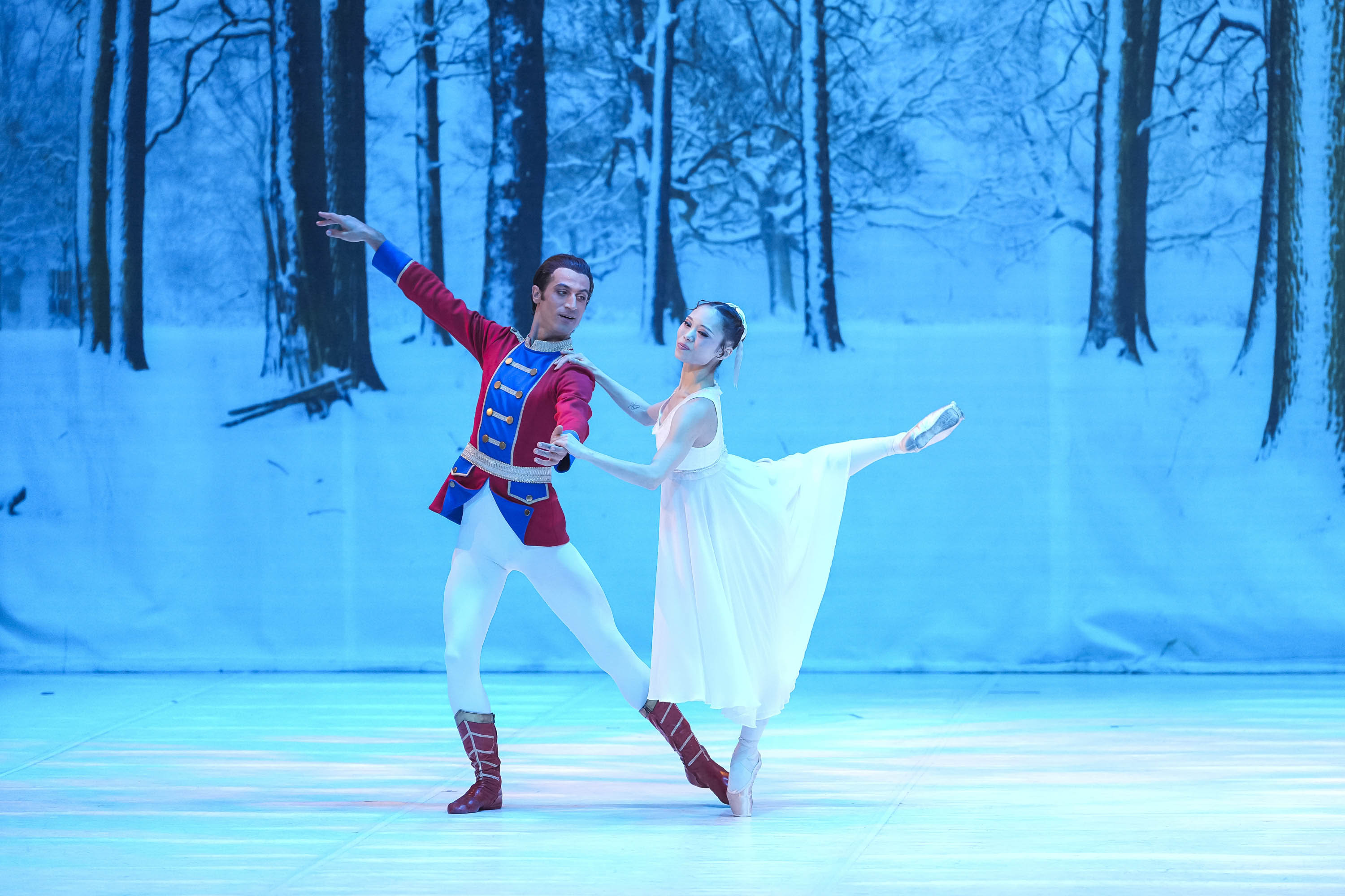 Y E N I Y I L M A S A L I F I N D I K K I R A N G E R I D O N U Y 1035781 307395