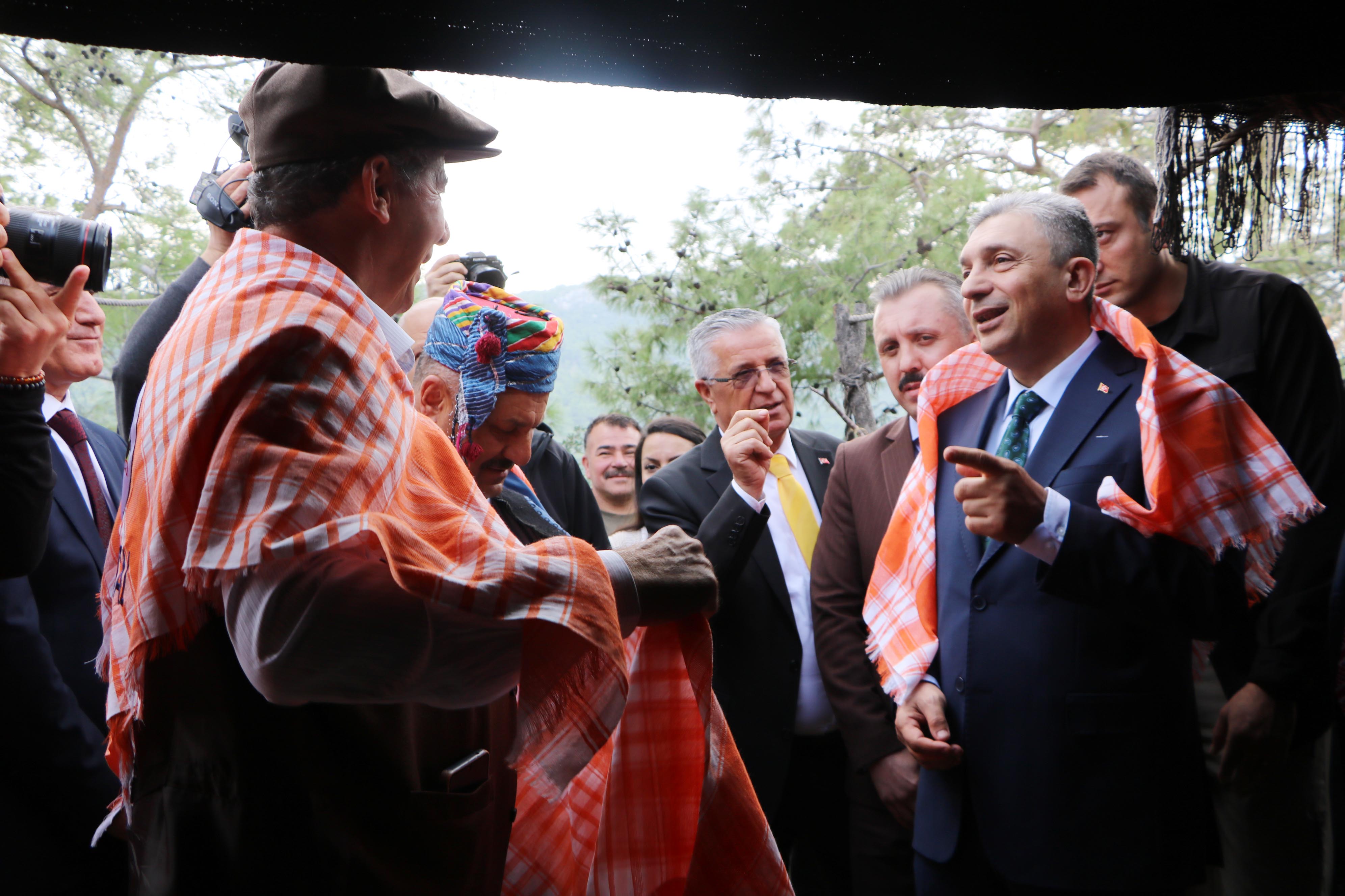 Y O R U K L E R I N C O G R A F I I S A R E T B A S V U R U S U Y A P I 1033085 306561