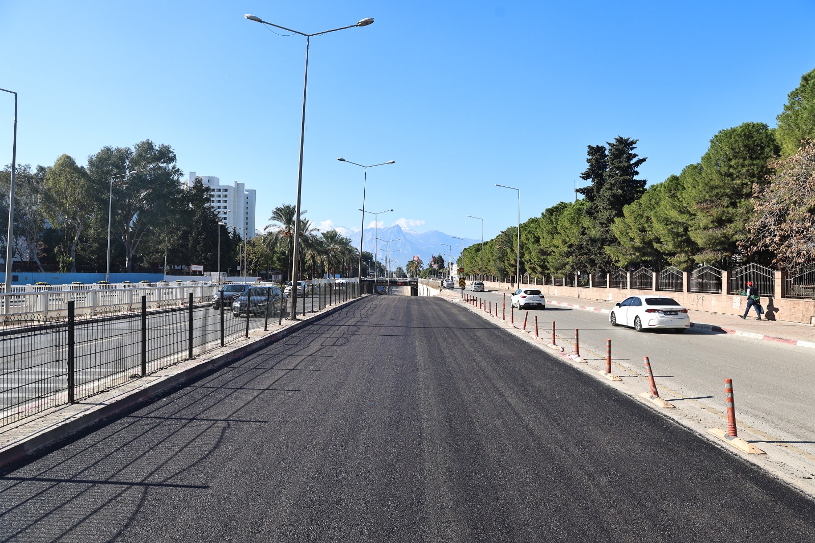 24 S A A T T E A S F A L T S O K U L D U Y E N I A S F A L T S E 1063964 315706