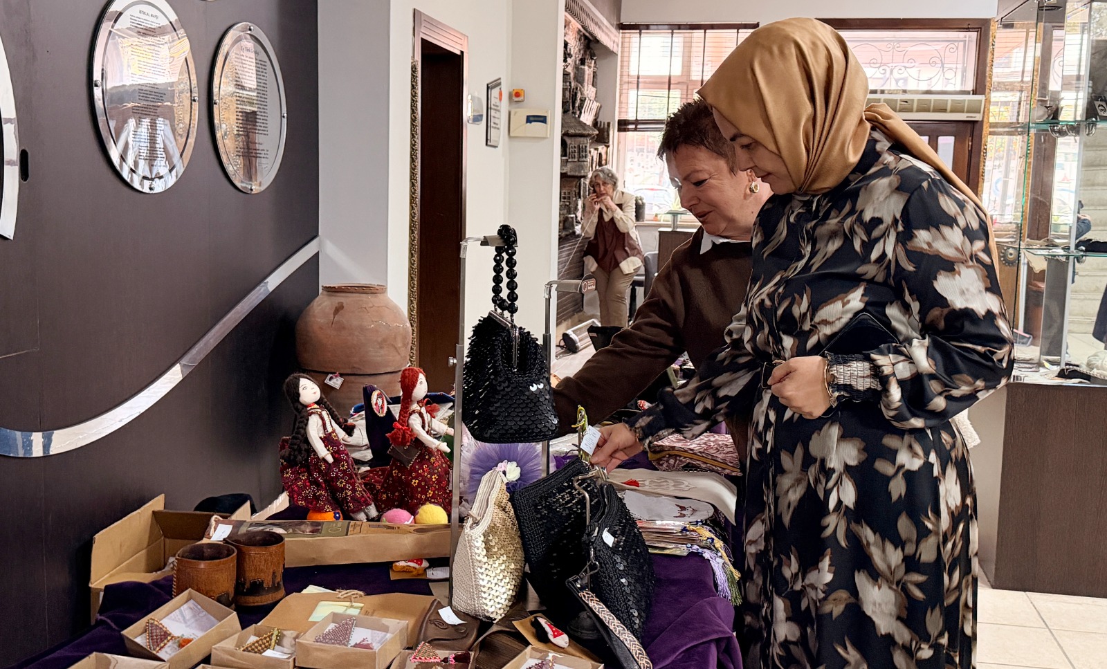 A N T A L Y A O L G U N L A S M A E N S T I T U S U’ N D E N Y I L I N 1088592 323125