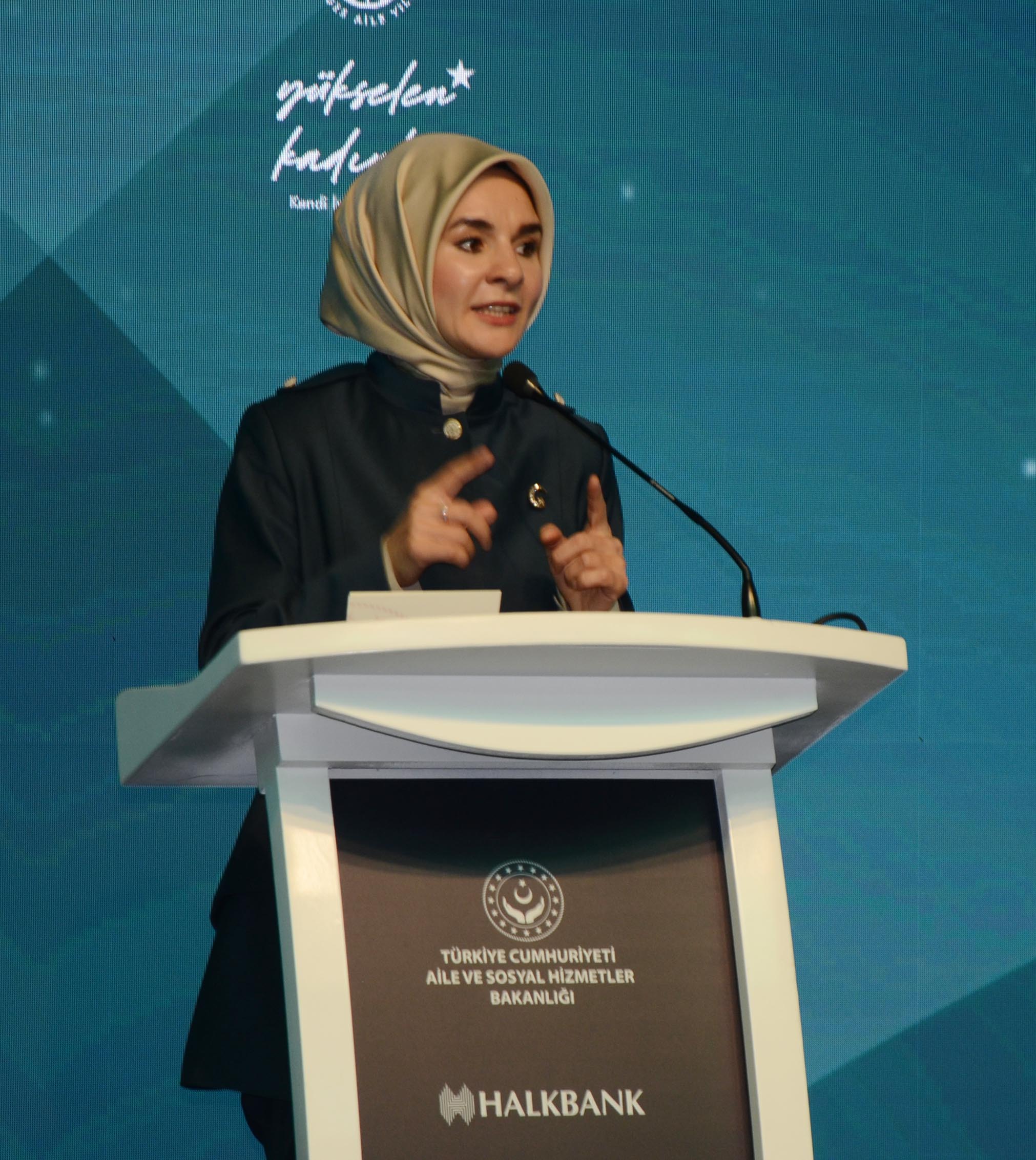 B A K A N G O K T A S T U R K I Y E D E K A D I N L A R G I R I S I 1081121 320897