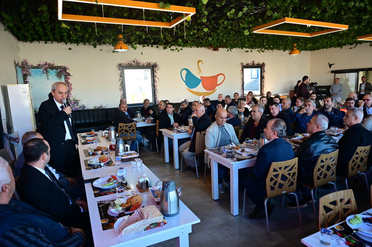 B A S K A N K O C A G O Z B E L E D I Y E N I N E M E K L I P E R S O 1056746 313611