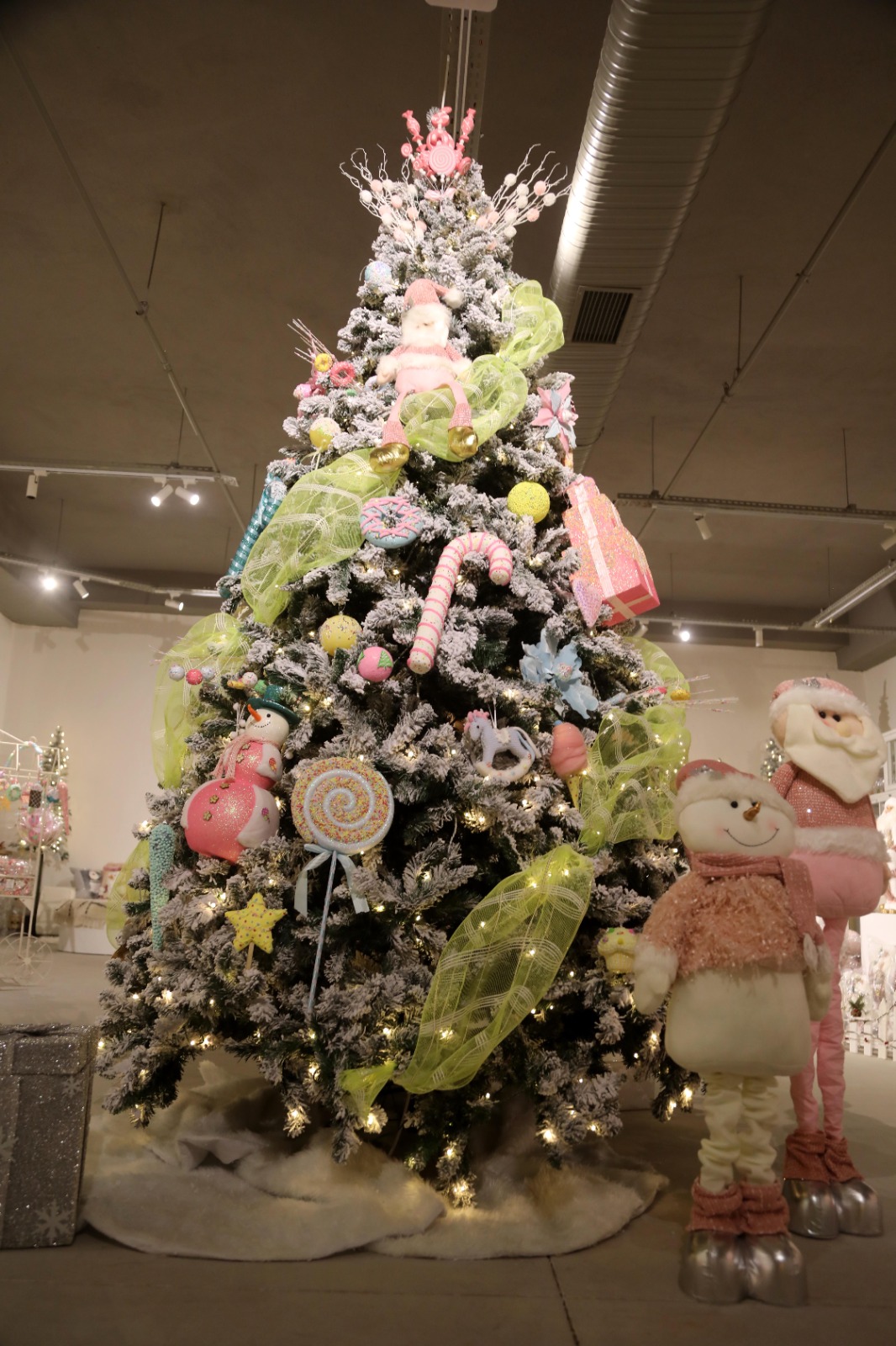 B U Y U K B O Y F I G U R L E R Y I L B A S I D E K O R A S Y O N U N 1059206 314347