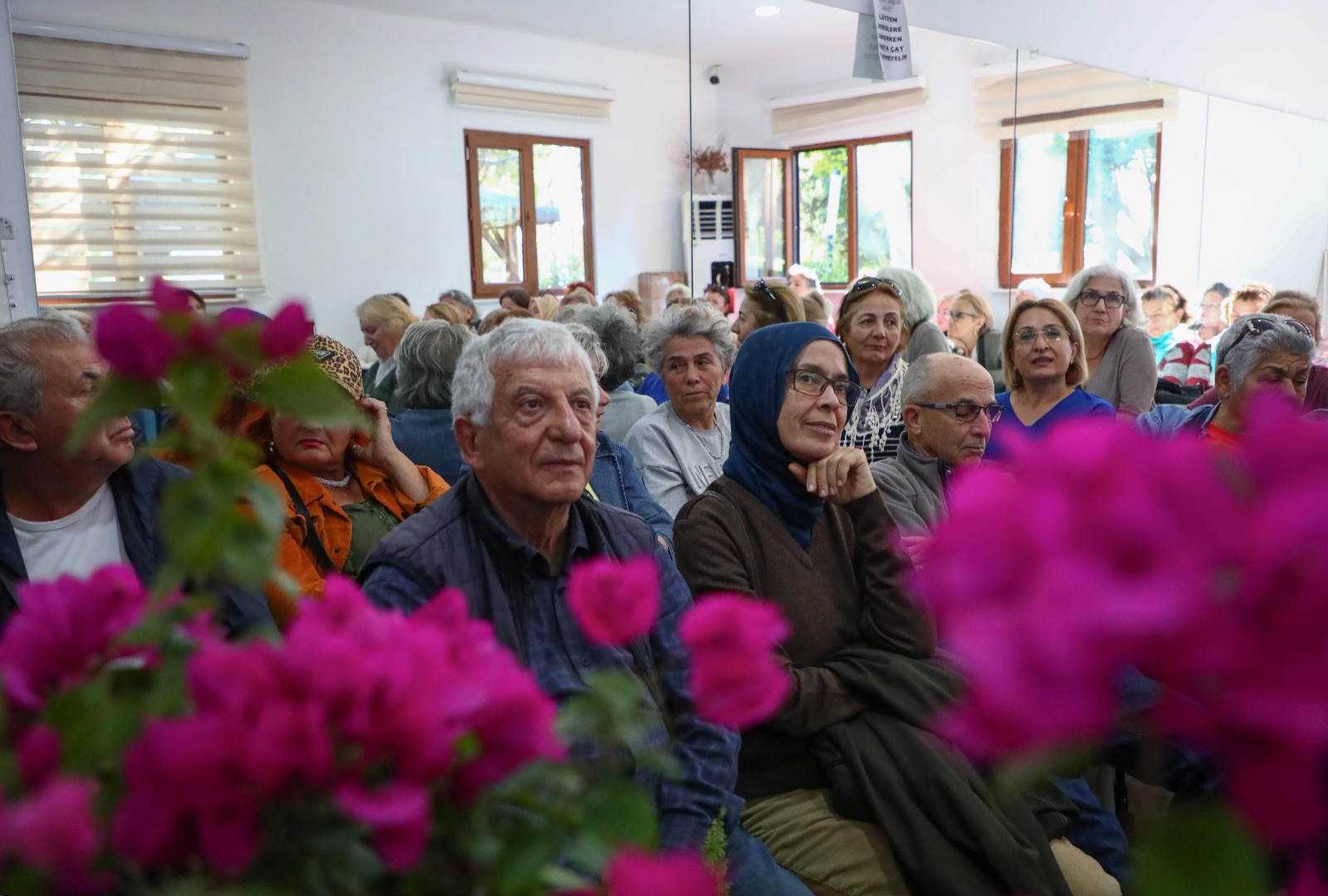 B U Y U K S E H I R D E N Y A S A L M I S B I R E Y L E R E E V D E 1080881 320826