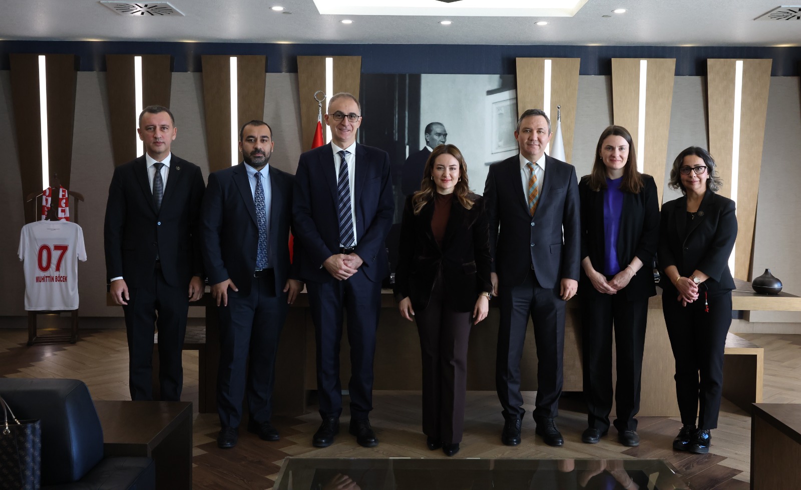 D U N Y A B A N K A S I H E Y E T I N D E N O Z D E M I R E Z I Y A R 1056672 313592