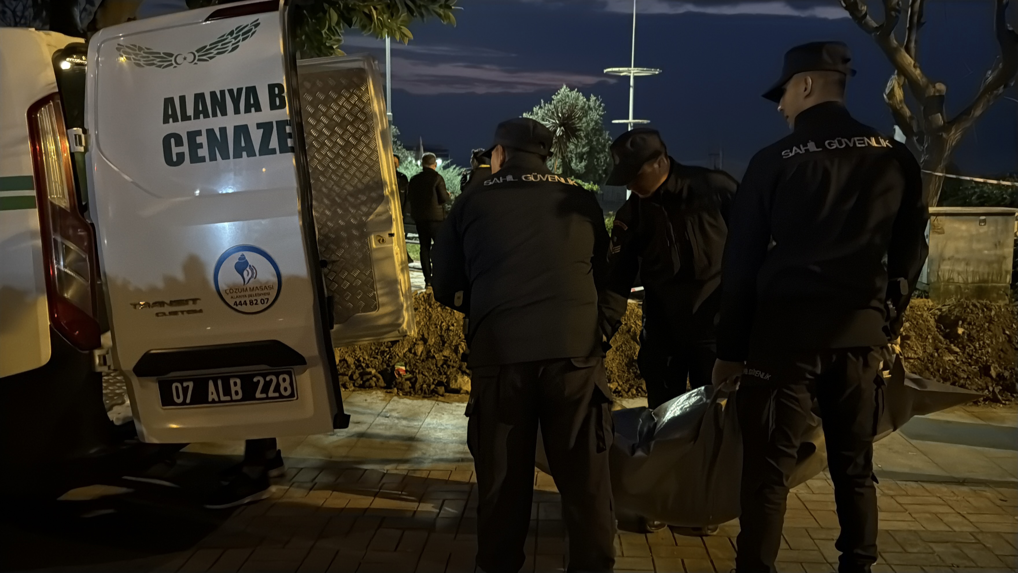 E N D O N E Z Y A L I K A D I N I N C A N S I Z B E D E N I S A H I L D 1077058 319571