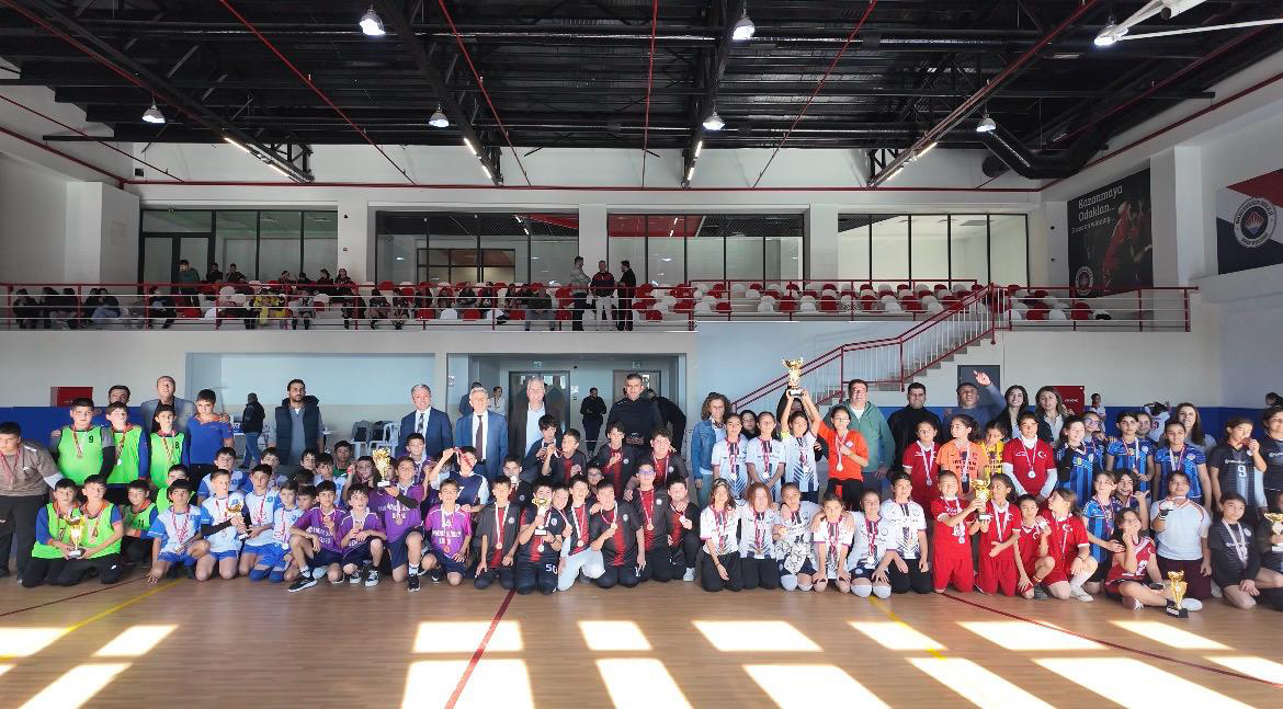 F U T S A L T U R N U V A S I S O N A E R D I 1057690 313886