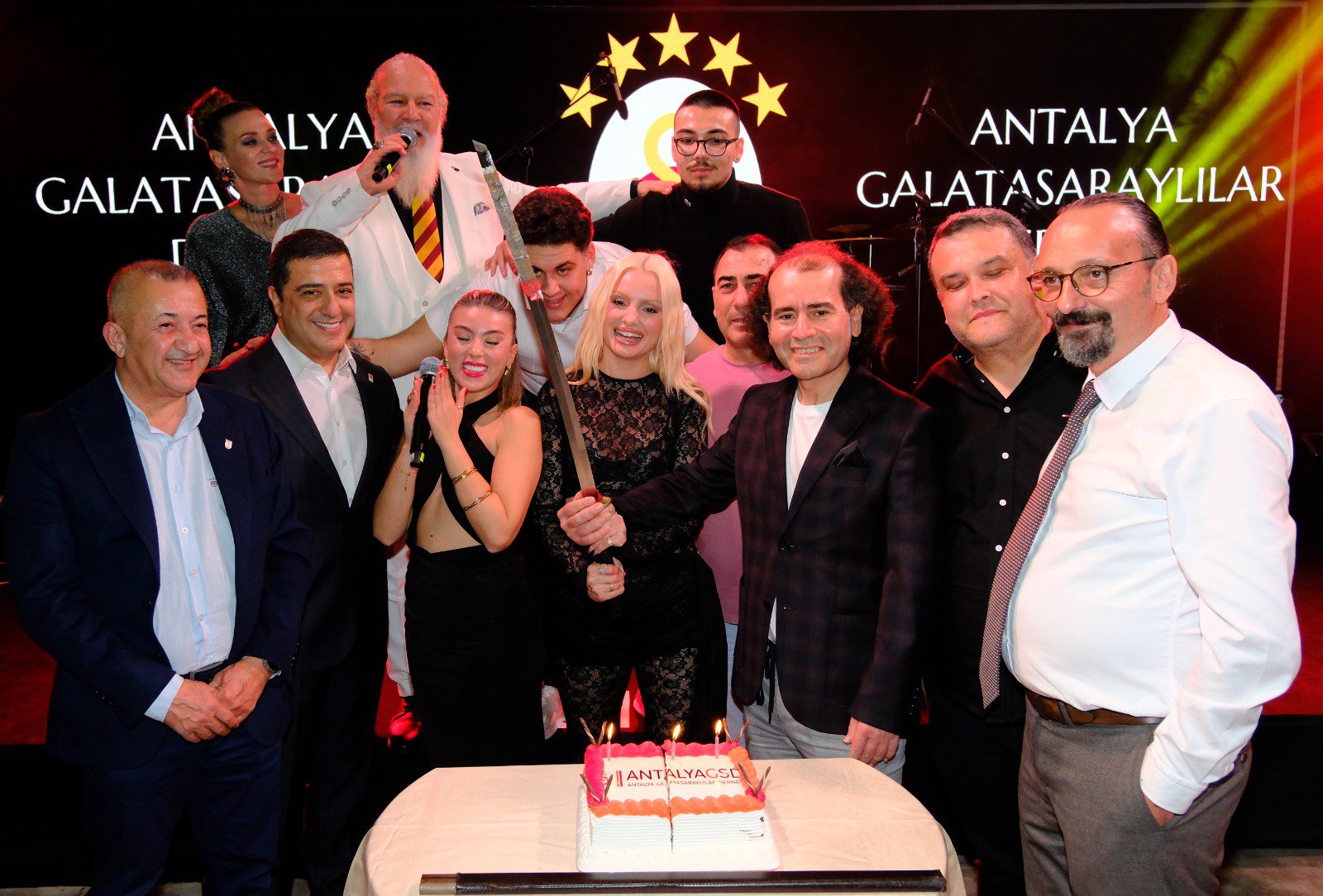 G A L A T A S A R A Y L I L A R Y E N I Y I L I K U T L A D I 1089572 323435