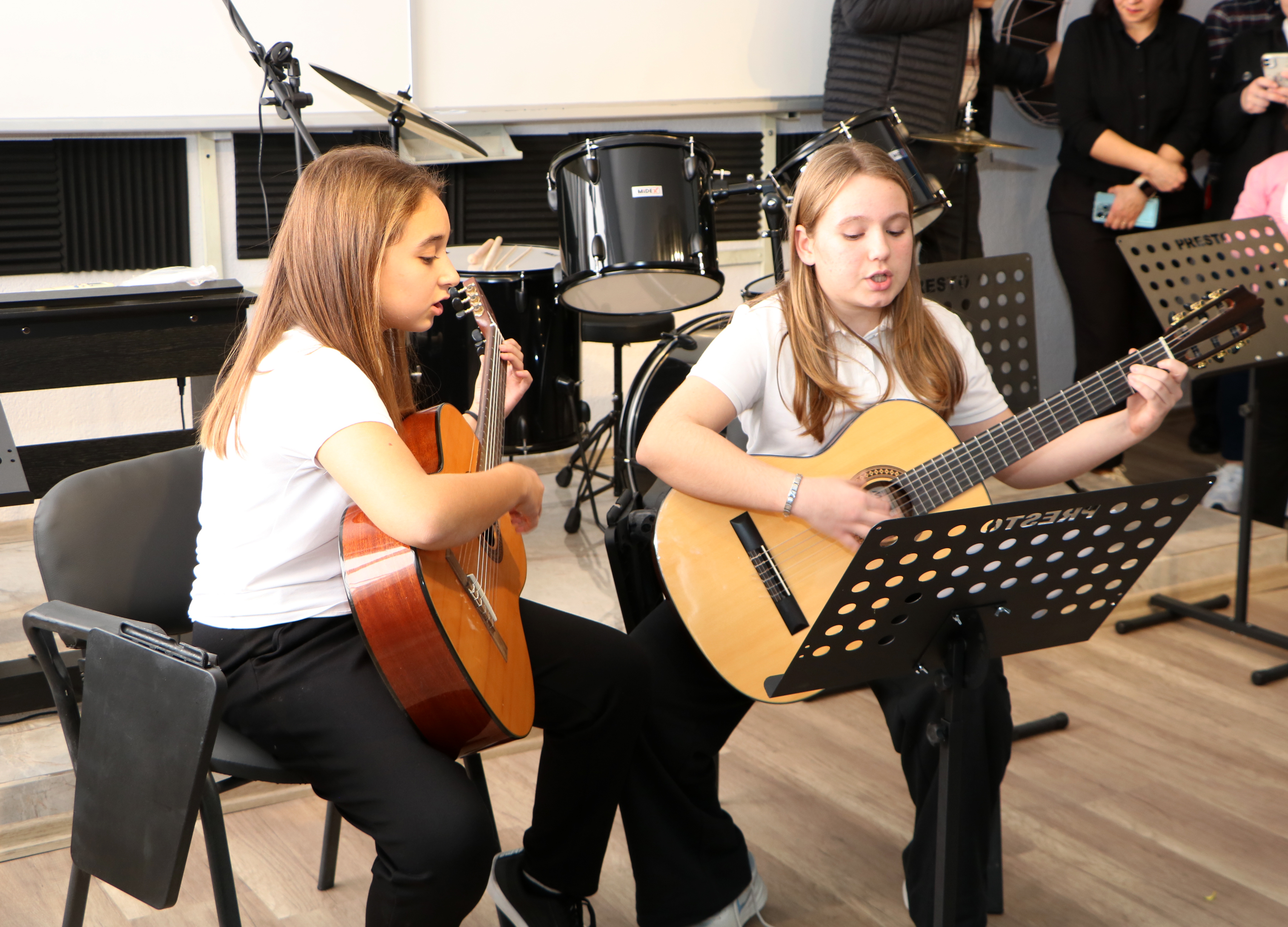 H A Y I R S E V E R A I L E D E N O K U L A M U Z I K S I N I F I 1063885 315679-1