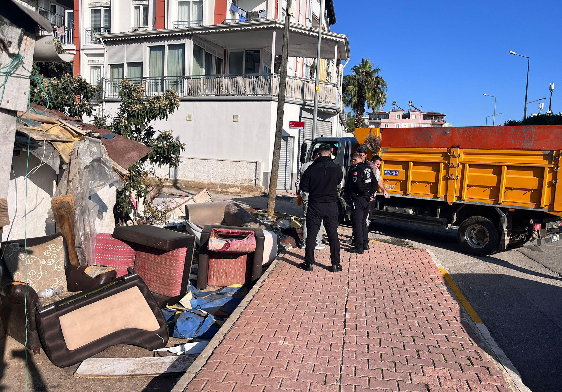 Kepez Belediyesinden Cop Ev Temizligi 1059334 314387 (1)