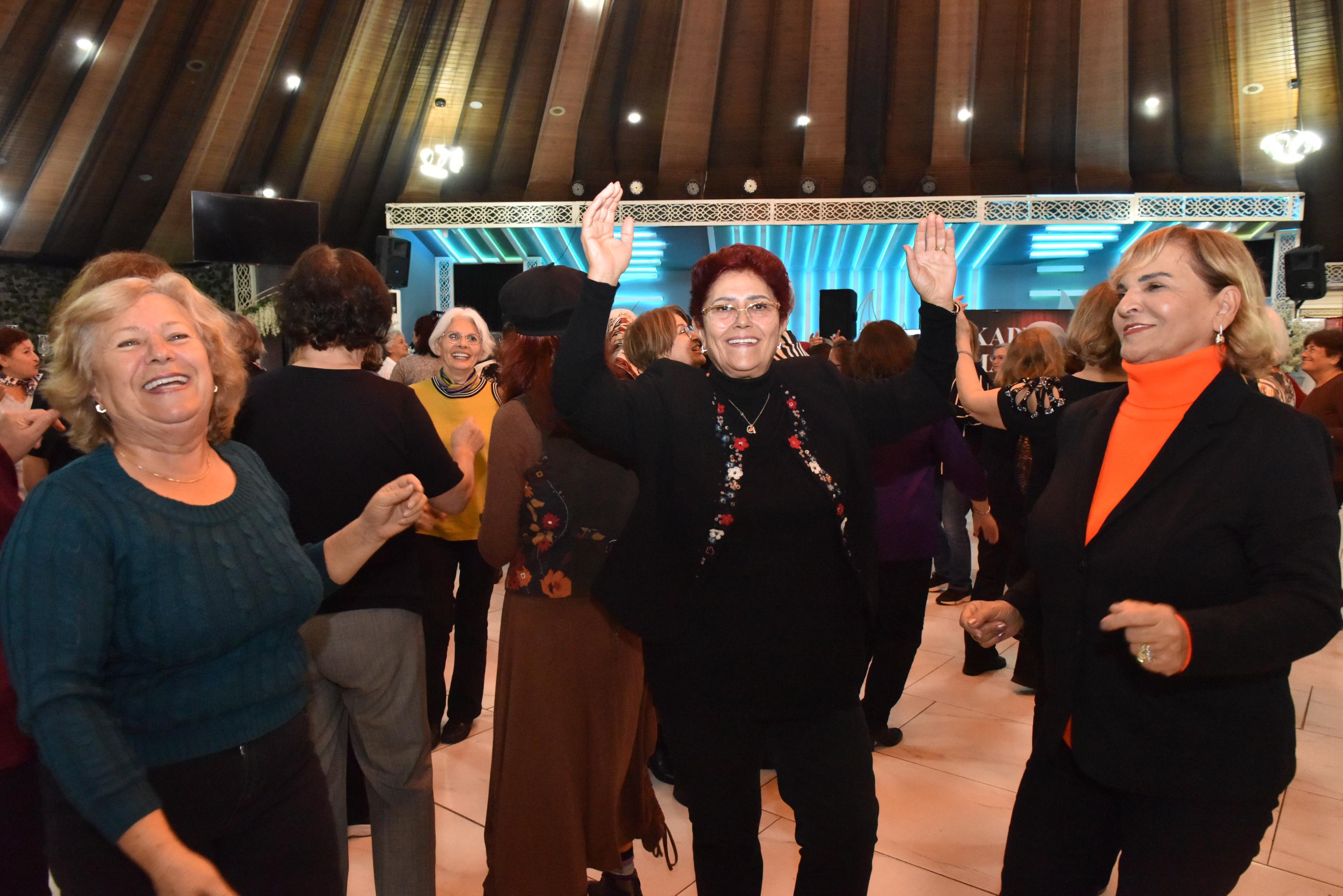 Kepezden Tazelenme Universitesi Ogrencilerine Kadinlar Matinesi 2