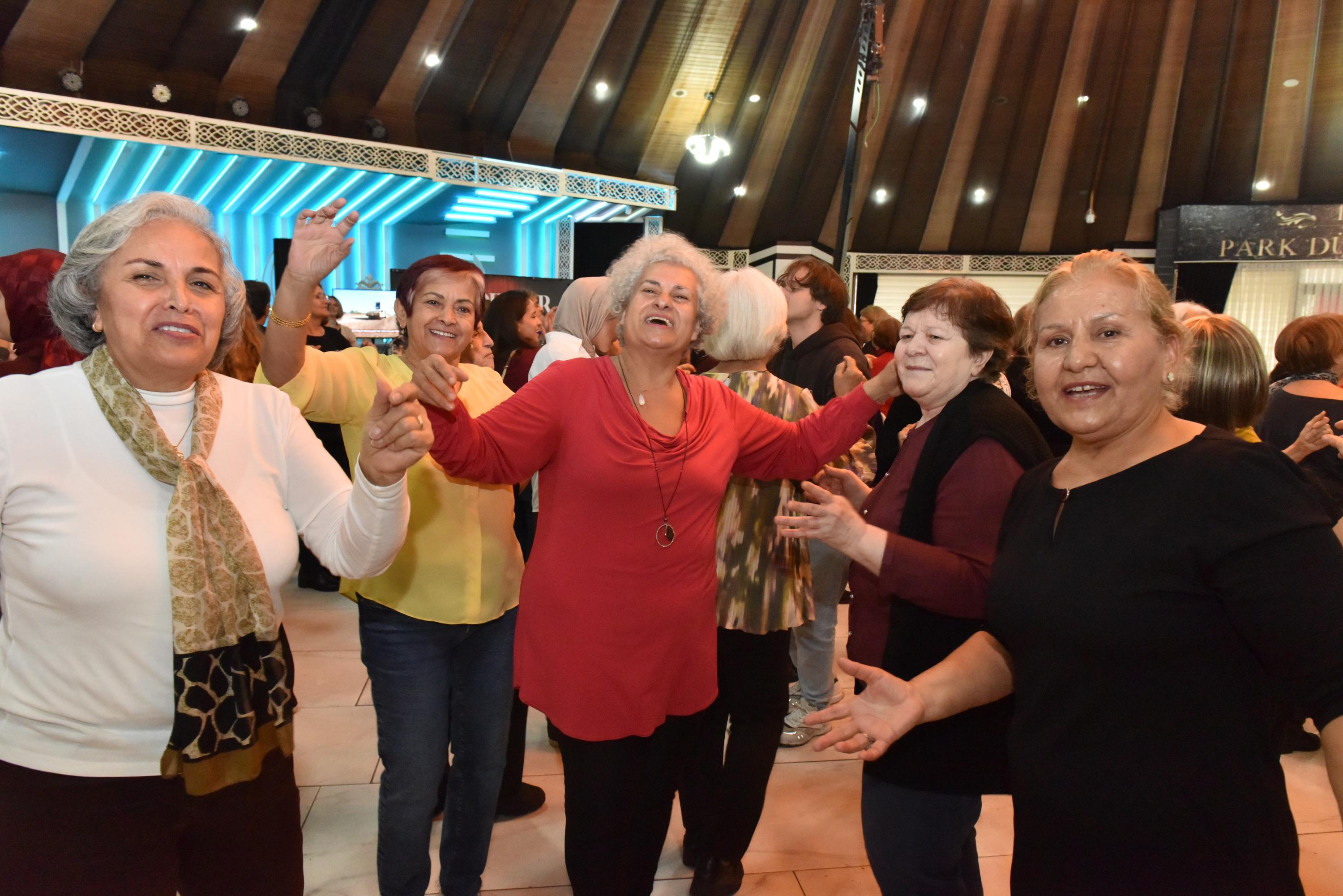 Kepezden Tazelenme Universitesi Ogrencilerine Kadinlar Matinesi 4
