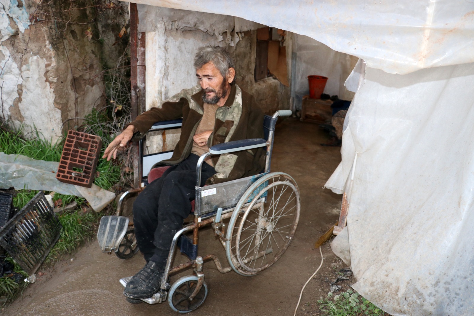 M U S A M B A Y L A C E V R I L I A L A N D A Y A S A M M U C A D E L E 1089341 323376