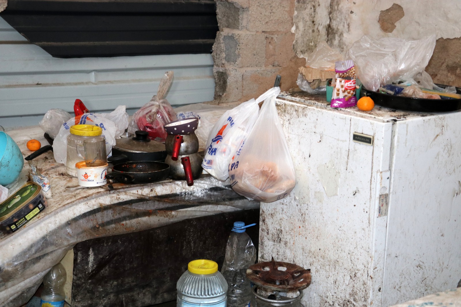 M U S A M B A Y L A C E V R I L I A L A N D A Y A S A M M U C A D E L E 1089343 323376