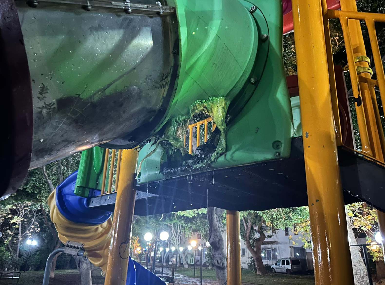 P A R K T A K I K A Y D I R A K Y A N D I 1041302 308989