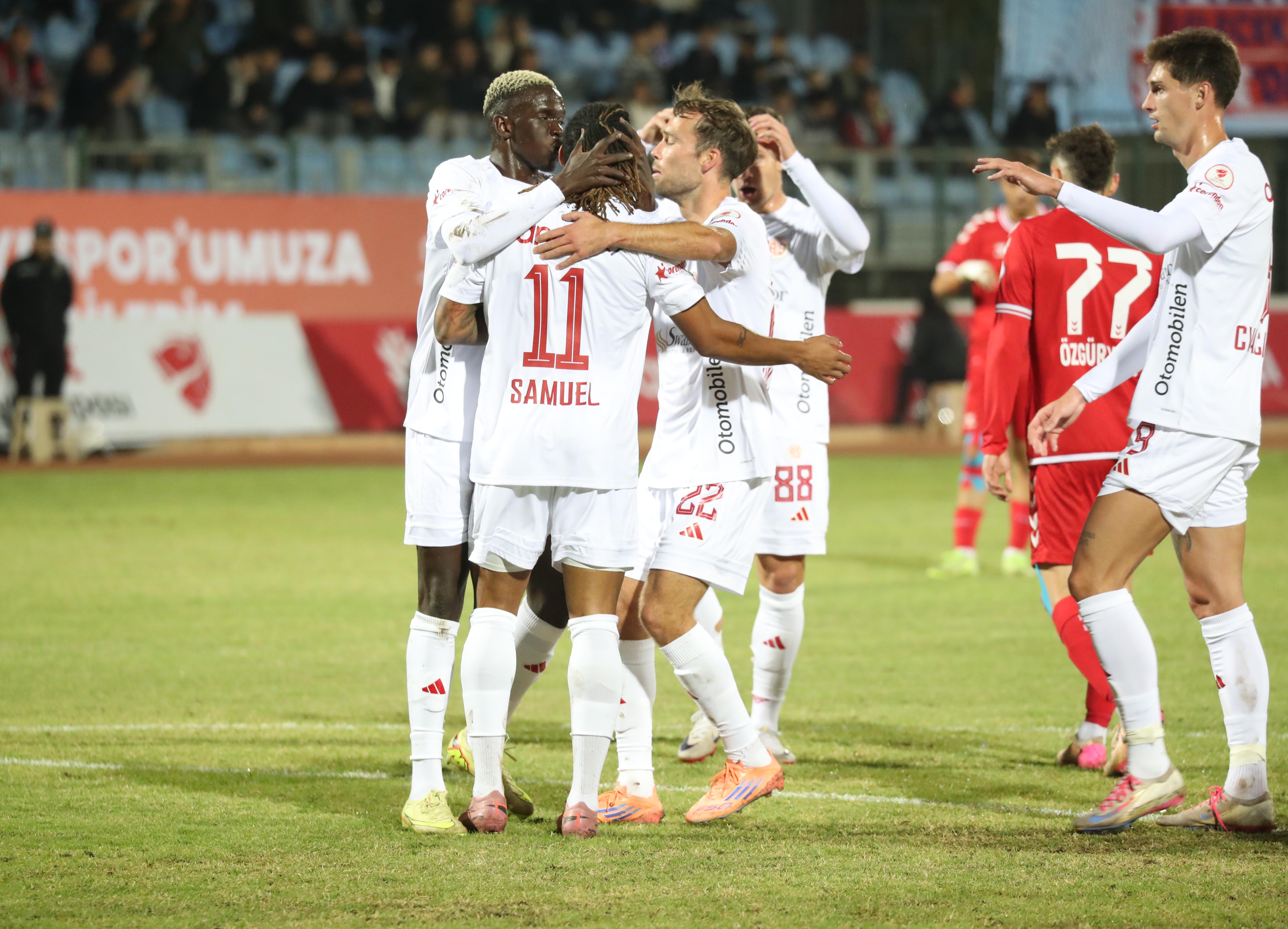 Antalyaspor grup aşamasına yükseldi - Antalya Ekspres