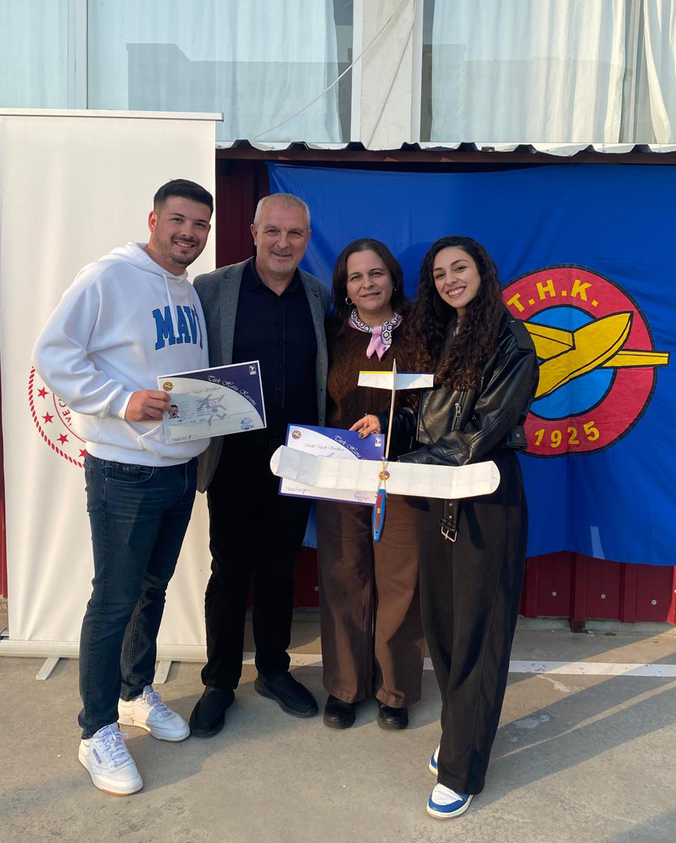 T H K D E N U N I V E R S I T E L I L E R E S E R T I F I K A 1077881 319871