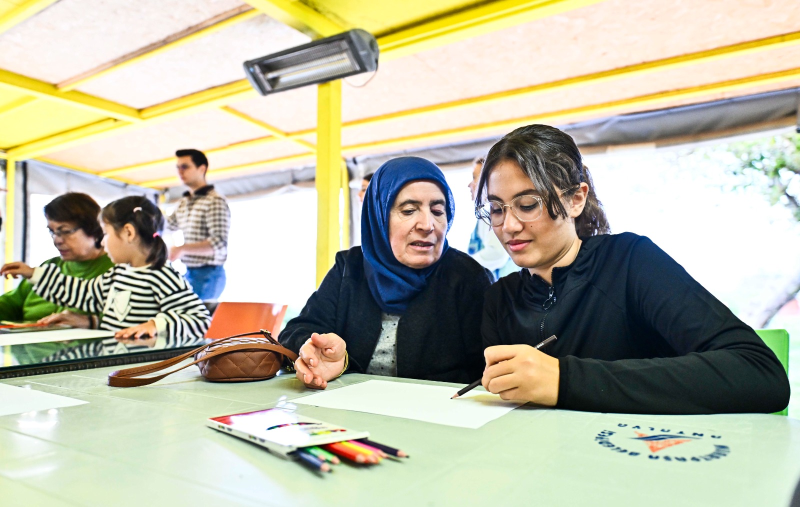 Y A S L I E V I N D E K U S A K L A R A R A S I E T K I L E S I M A T 1041623 309094