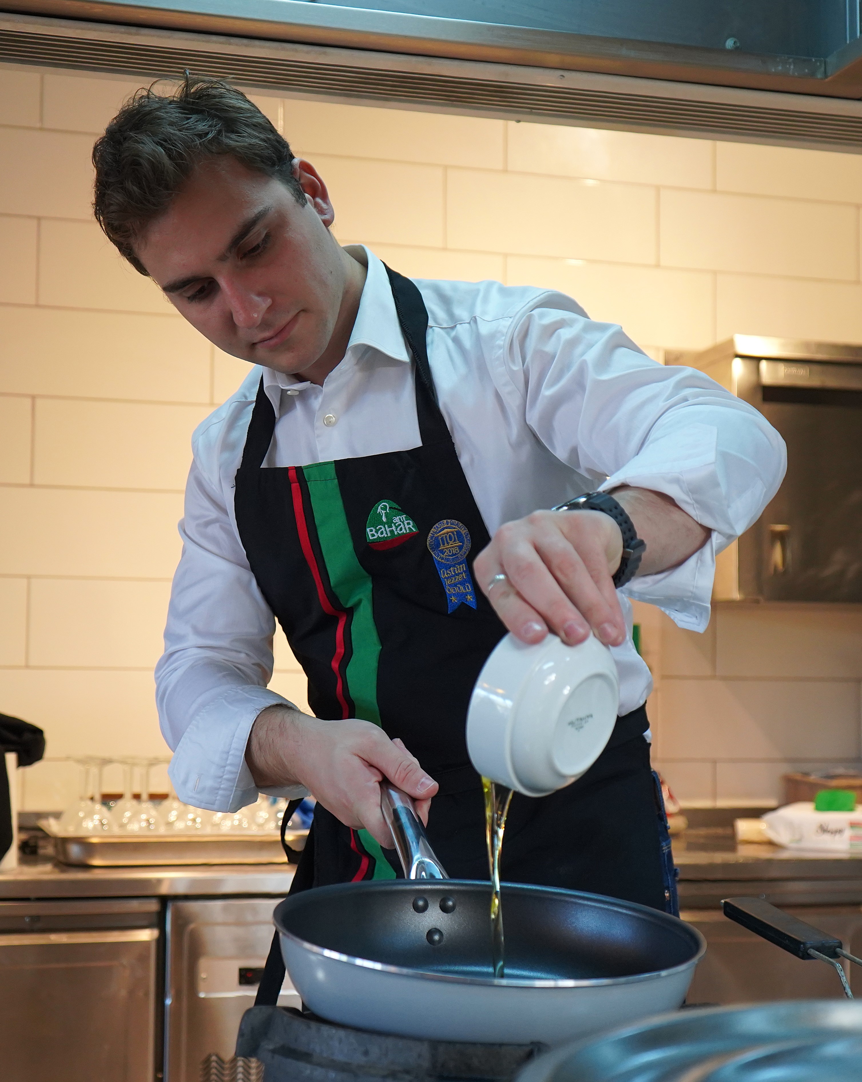 Y I L B A S I G E L E N E G I H I N D I S O F R A L A R D A H E M E 1074851 318923