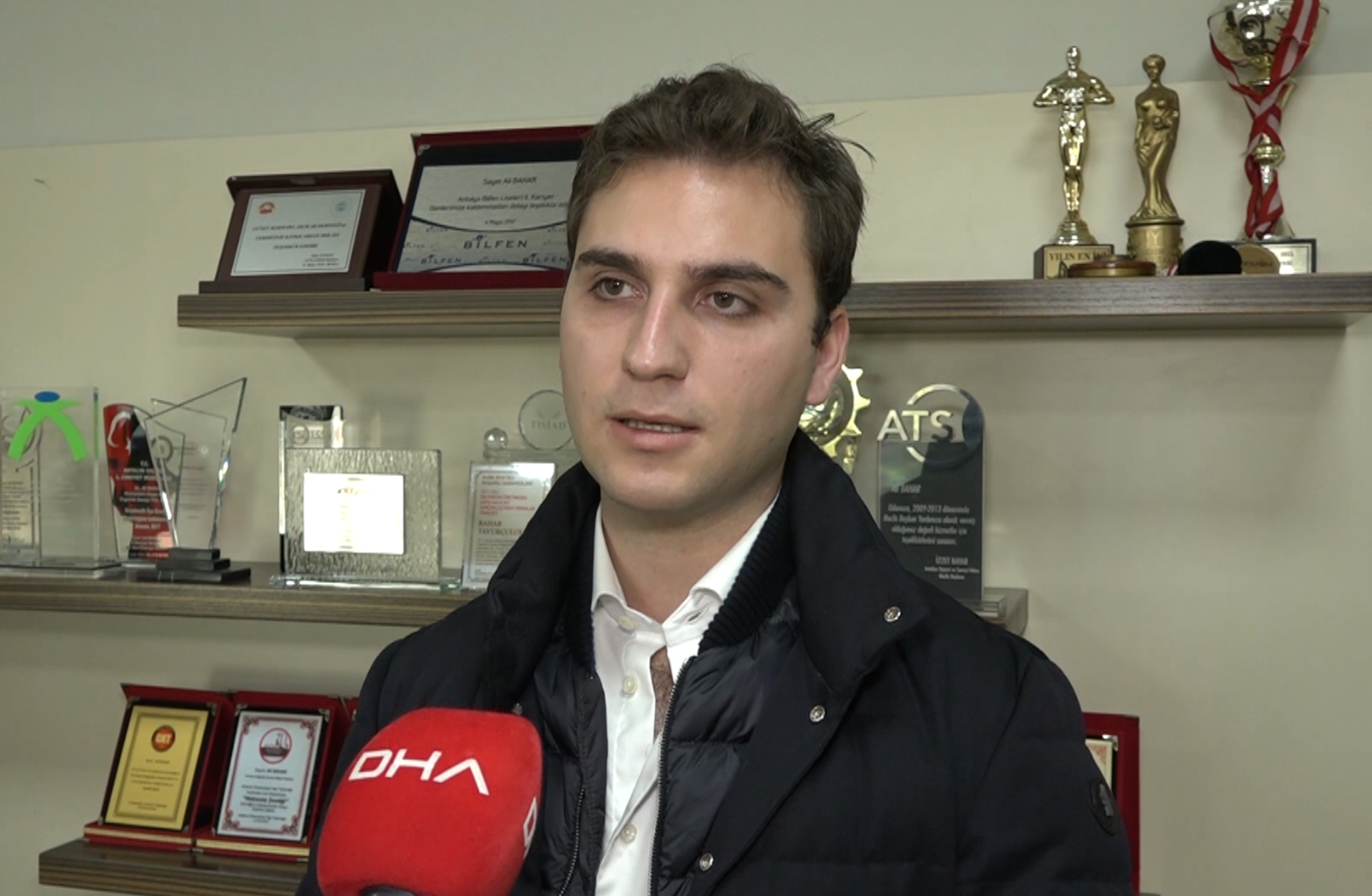 Y I L B A S I H I N D I S I 800 I L E 1000 L I R A 1063689 315580