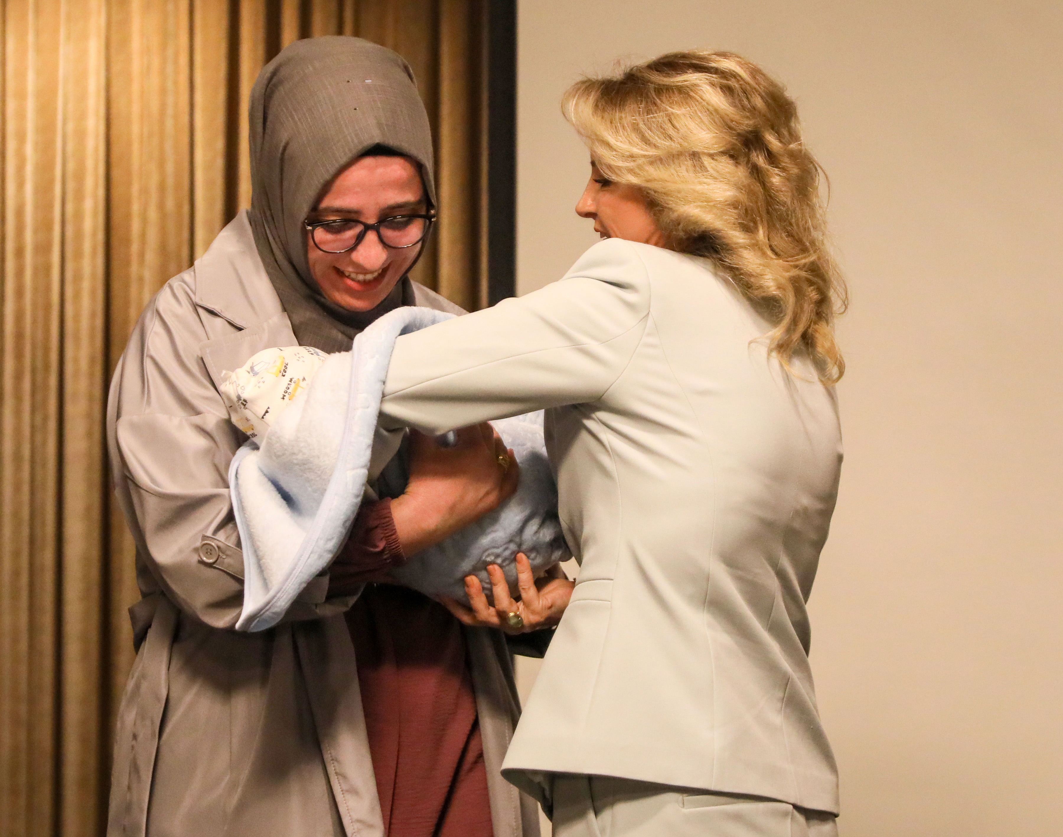 A N T A L Y A’ D A K O R U Y U C U A I L E S A Y I S I A R T I Y O R 1114902 330983